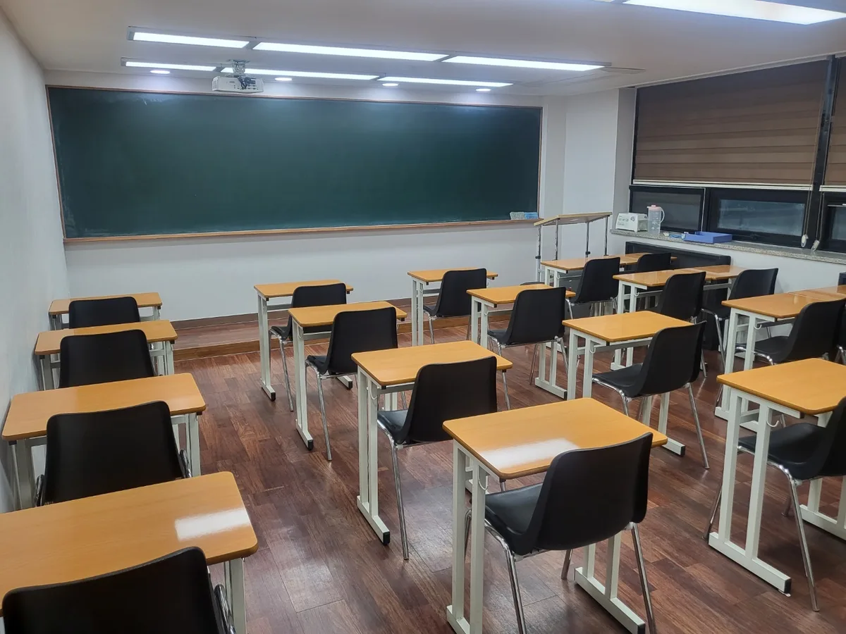 북구 명촌동 스터디룸 미팅룸 장비 주변 정밀 위생청소 사례 - 행진크린