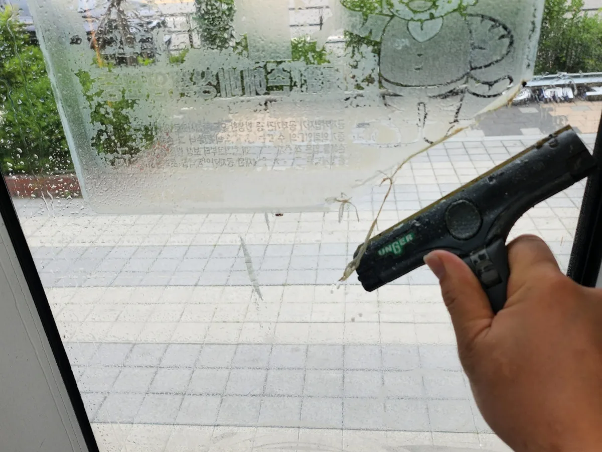 북구 명촌동 현장 유리·새시 장비 주변 정밀 위생청소 사례 - 행진크린